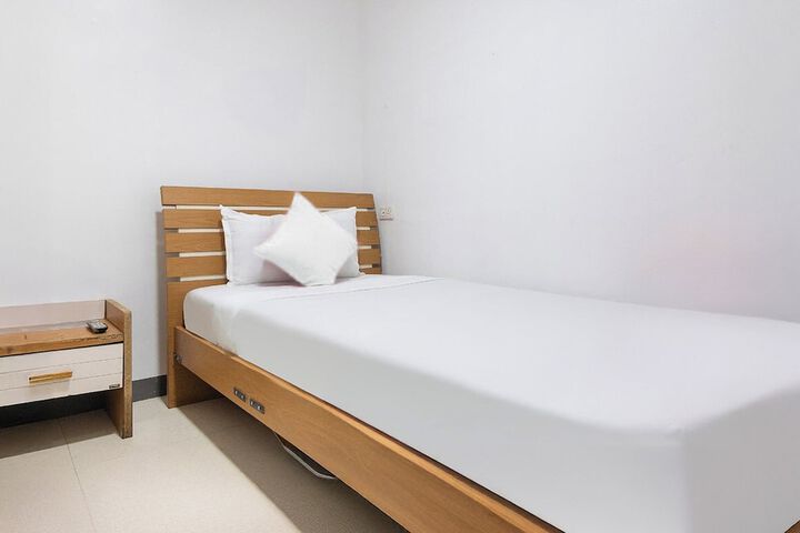 Room 17 of 37