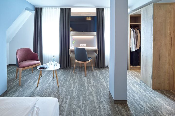 Room 10 of 24