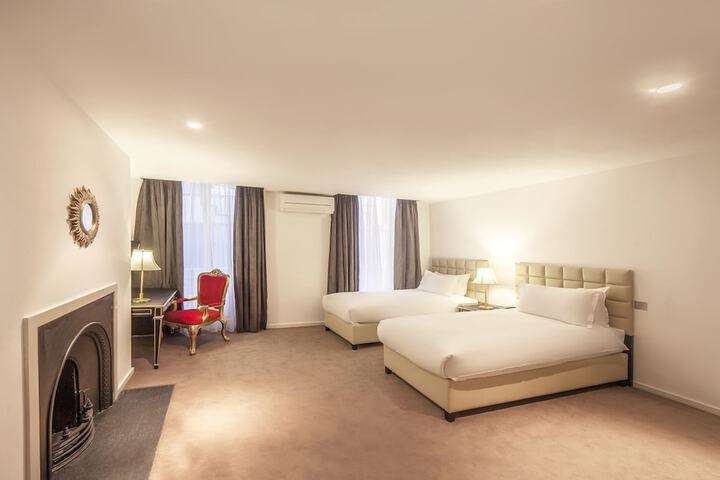 Room 10 of 29