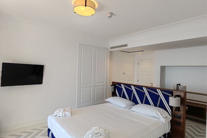Room 15 of 42