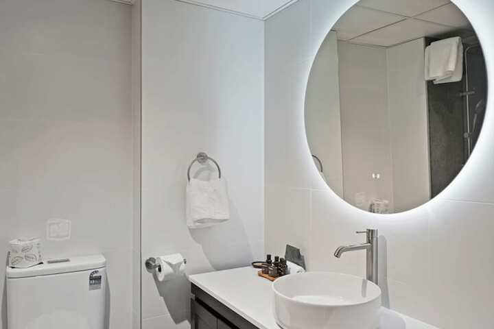 Room 8 of 18
