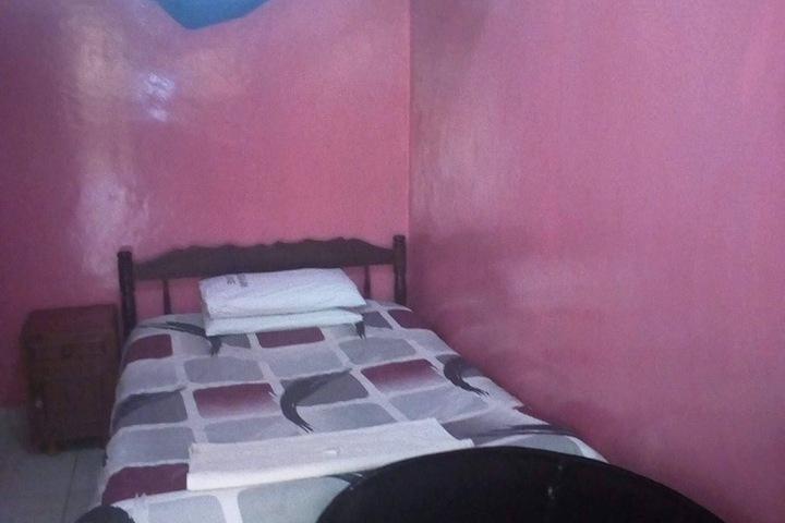 Room 10 of 33