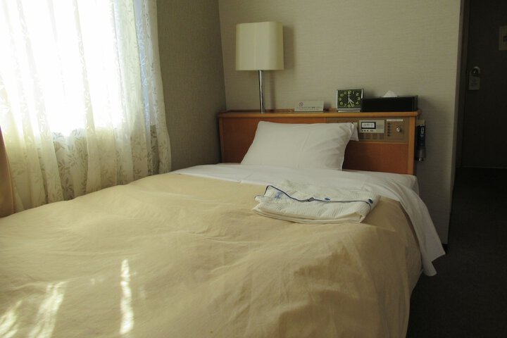 Room 12 of 64