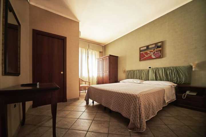Room 11 of 31