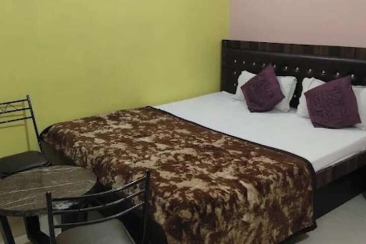 Room 8 of 13