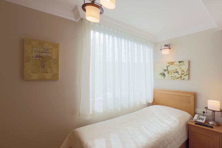 Room 12 of 36
