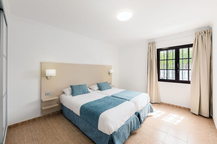Room 4 of 40