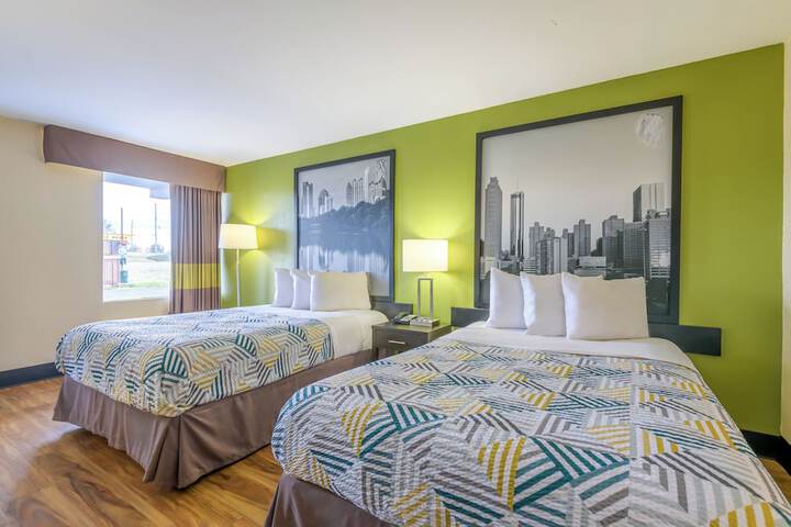 1 Queen Bed (2 of 8)