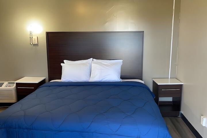 Room 10 of 32