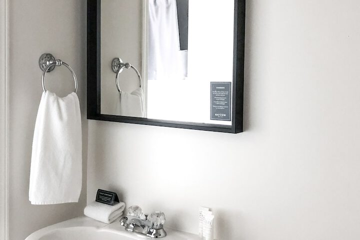 Bathroom sink