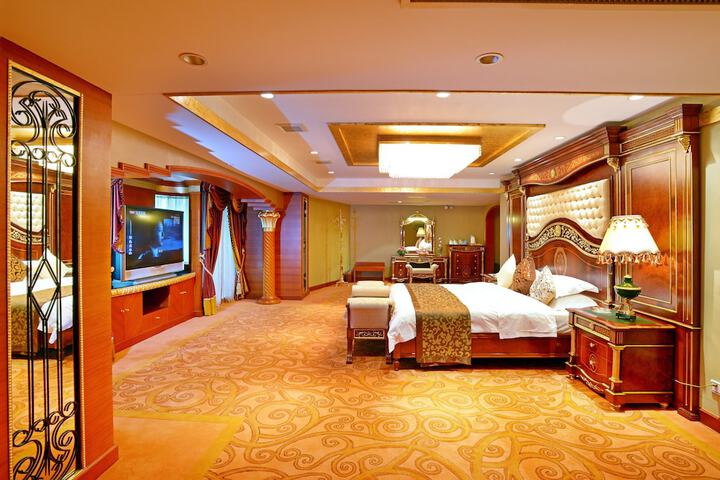 Room 10 of 51