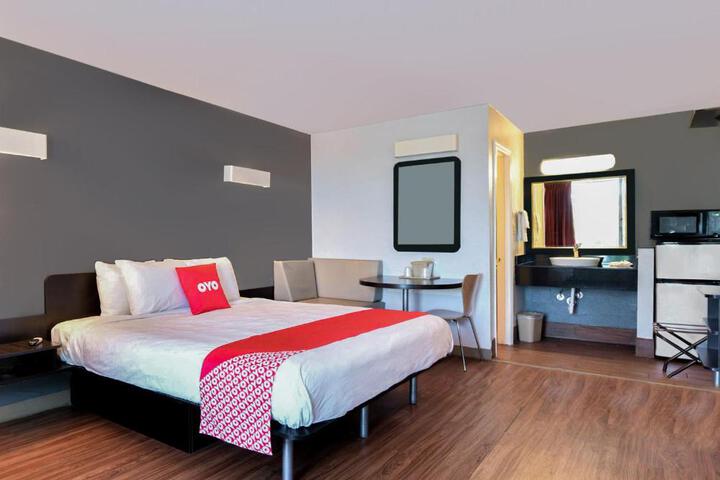 1 King Bed (16 of 16)