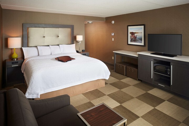 Room 7 of 32