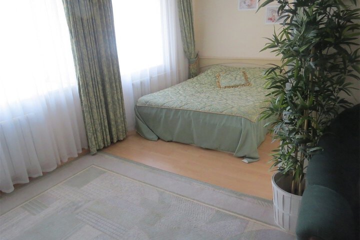 Room 9 of 38