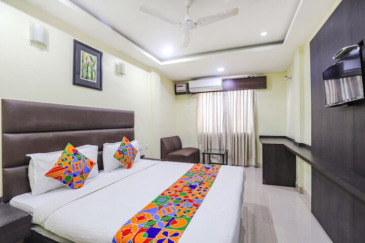 Fabhotel Ample Yard