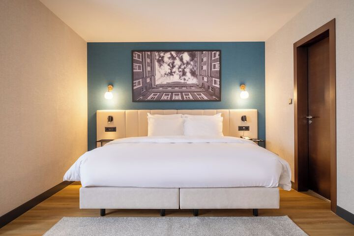 Room 19 of 120