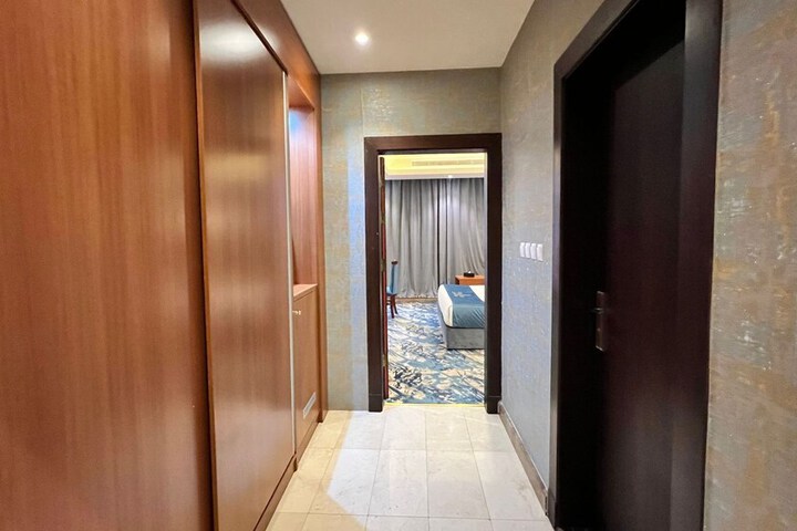 Room 9 of 47