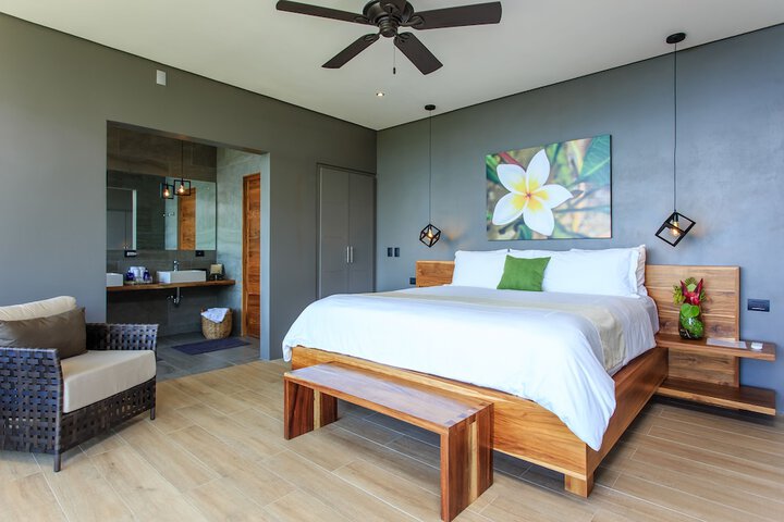 Room 4 of 128