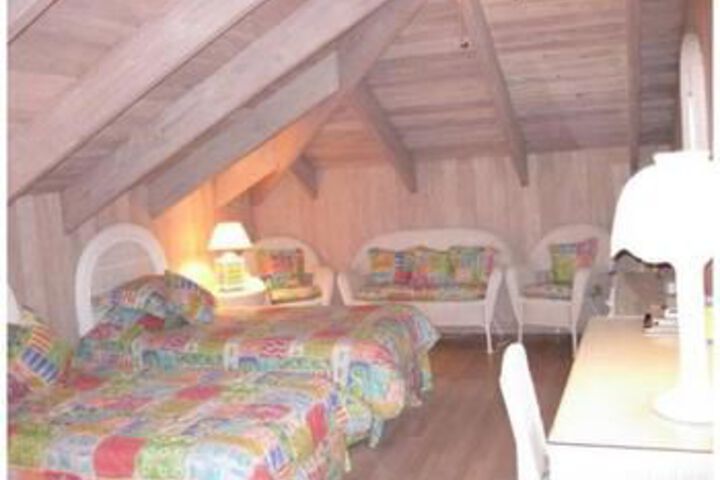 Room 9 of 22