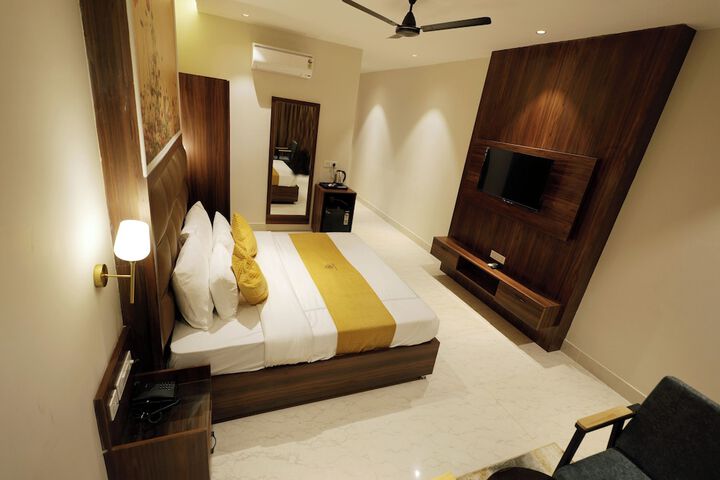 Room 6 of 66