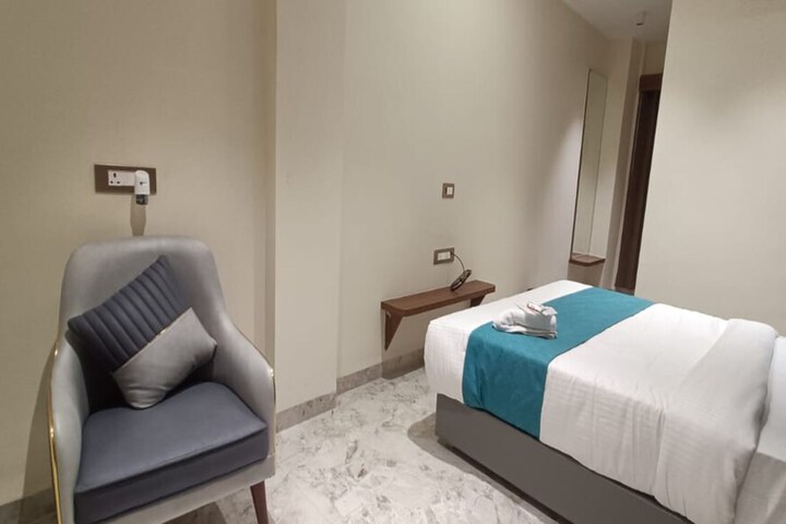 Room 2 of 48