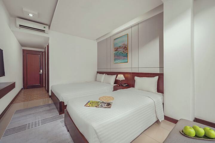 Room 27 of 77