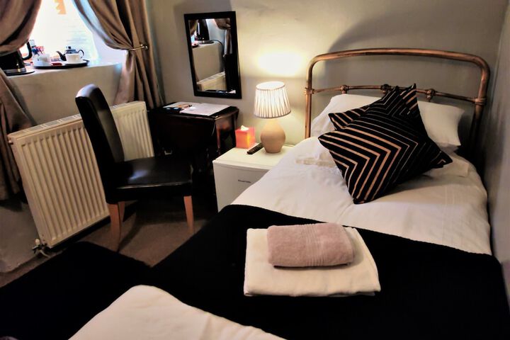 Room 2 of 99