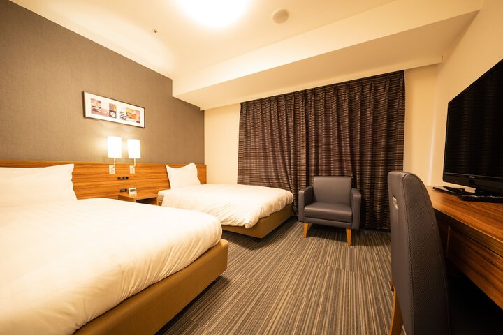 Room 13 of 34