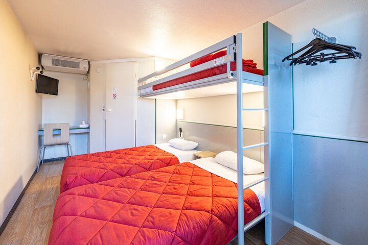 Room 9 of 31