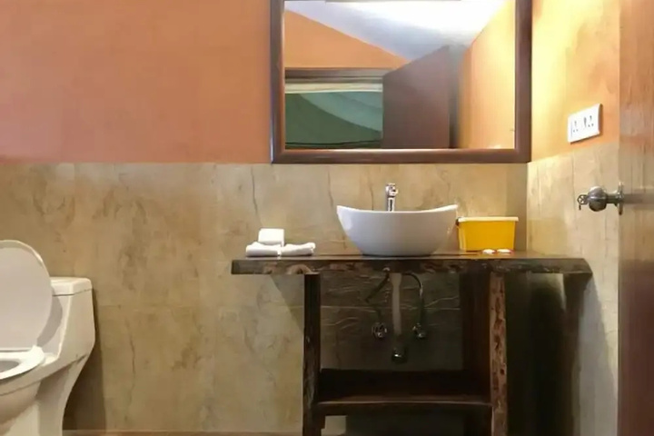 Room 6 of 14