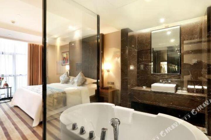 Wyndham Foshan Weijing Hotel (Sanshui Wanda Plaza)