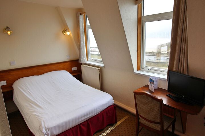 Room 35 of 62
