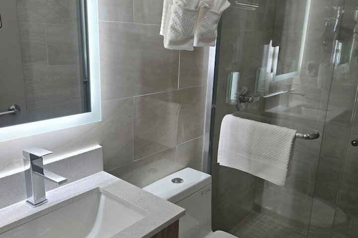 Room 10 of 17