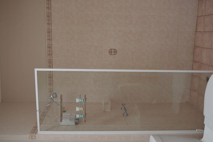 Room 27 of 39