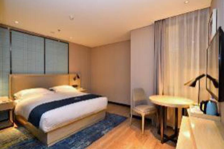 Room 7 of 9
