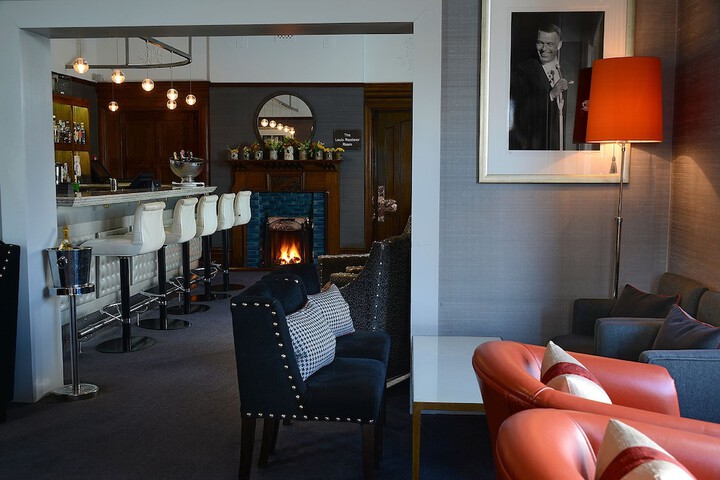 Lounge 34 of 42