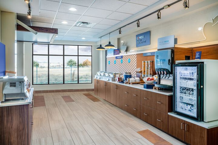 Breakfast/Coffee Service 21 of 33