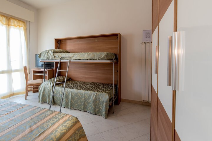 Room 18 of 90