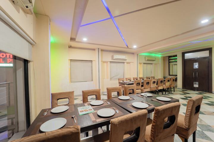 Dining 16 of 20