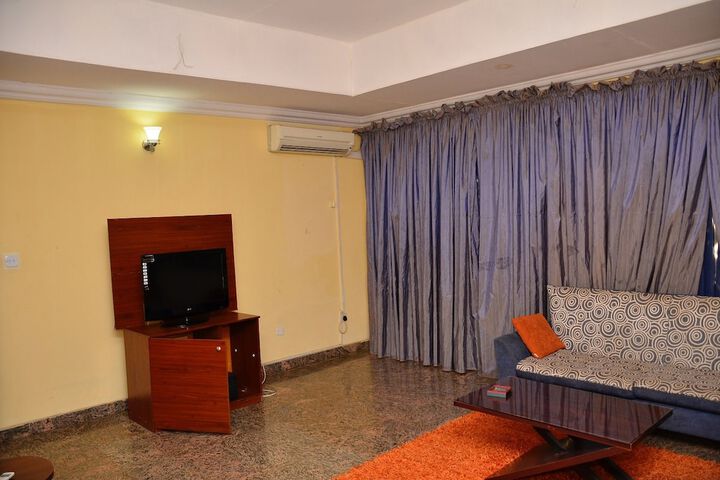 Room 13 of 94