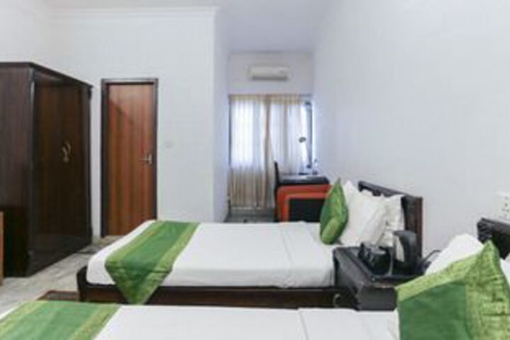 Room 30 of 50