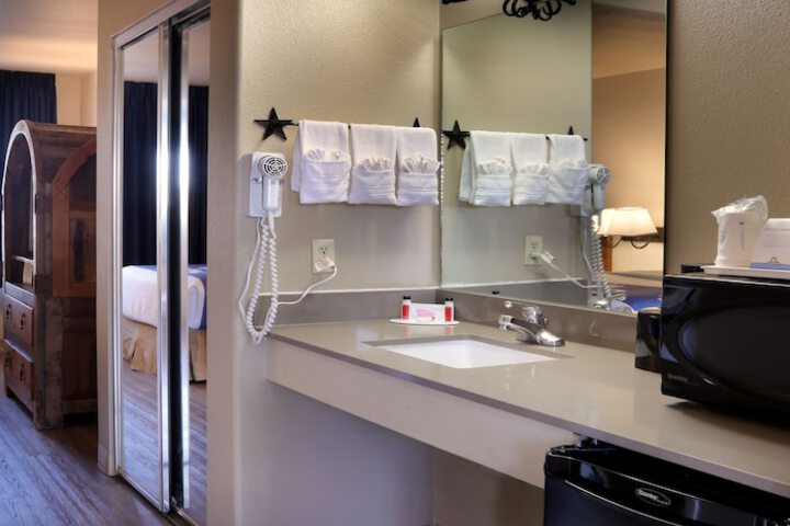 Room 32 of 52
