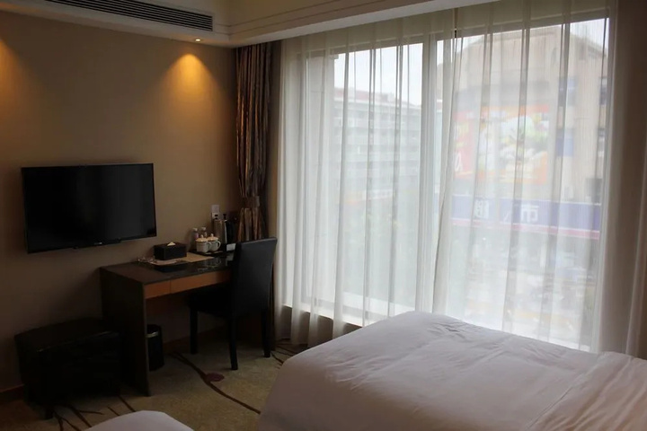 Room 5 of 15