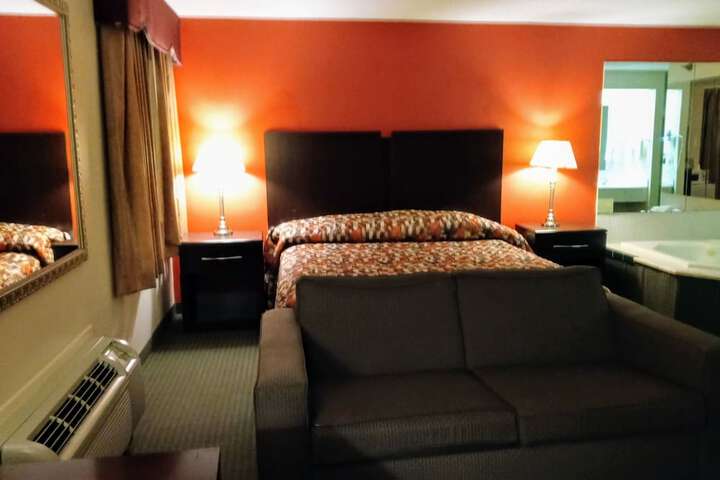 Deluxe King Bed (5 of 19)
