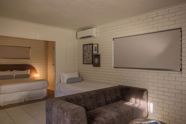 Room 5 of 18