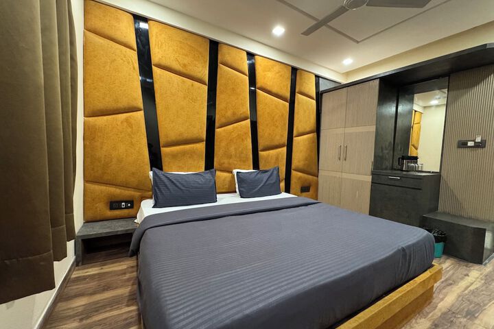 Room 15 of 36