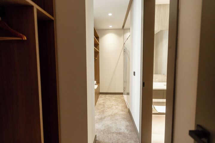 Room 35 of 176