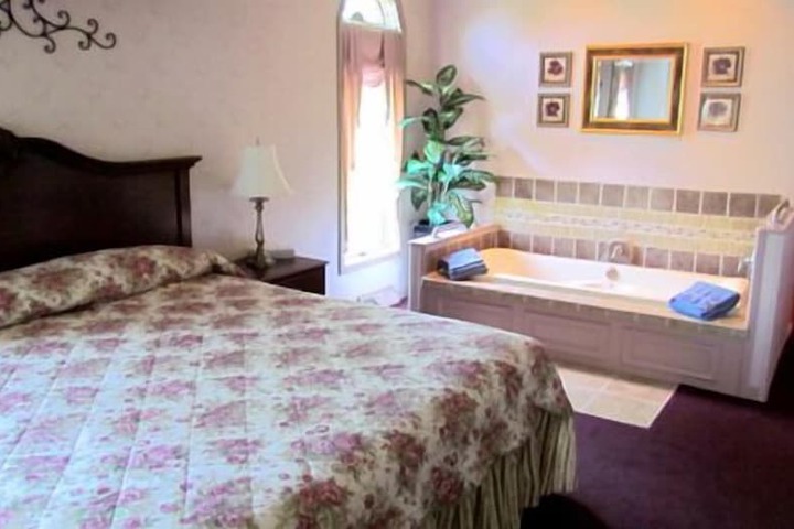 Room 7 of 24