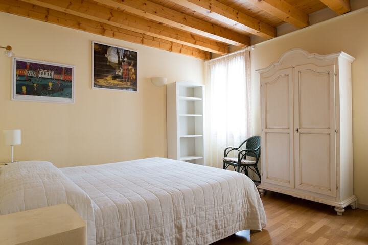 Room 9 of 13