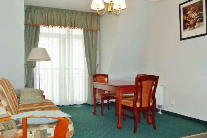 Room 10 of 26